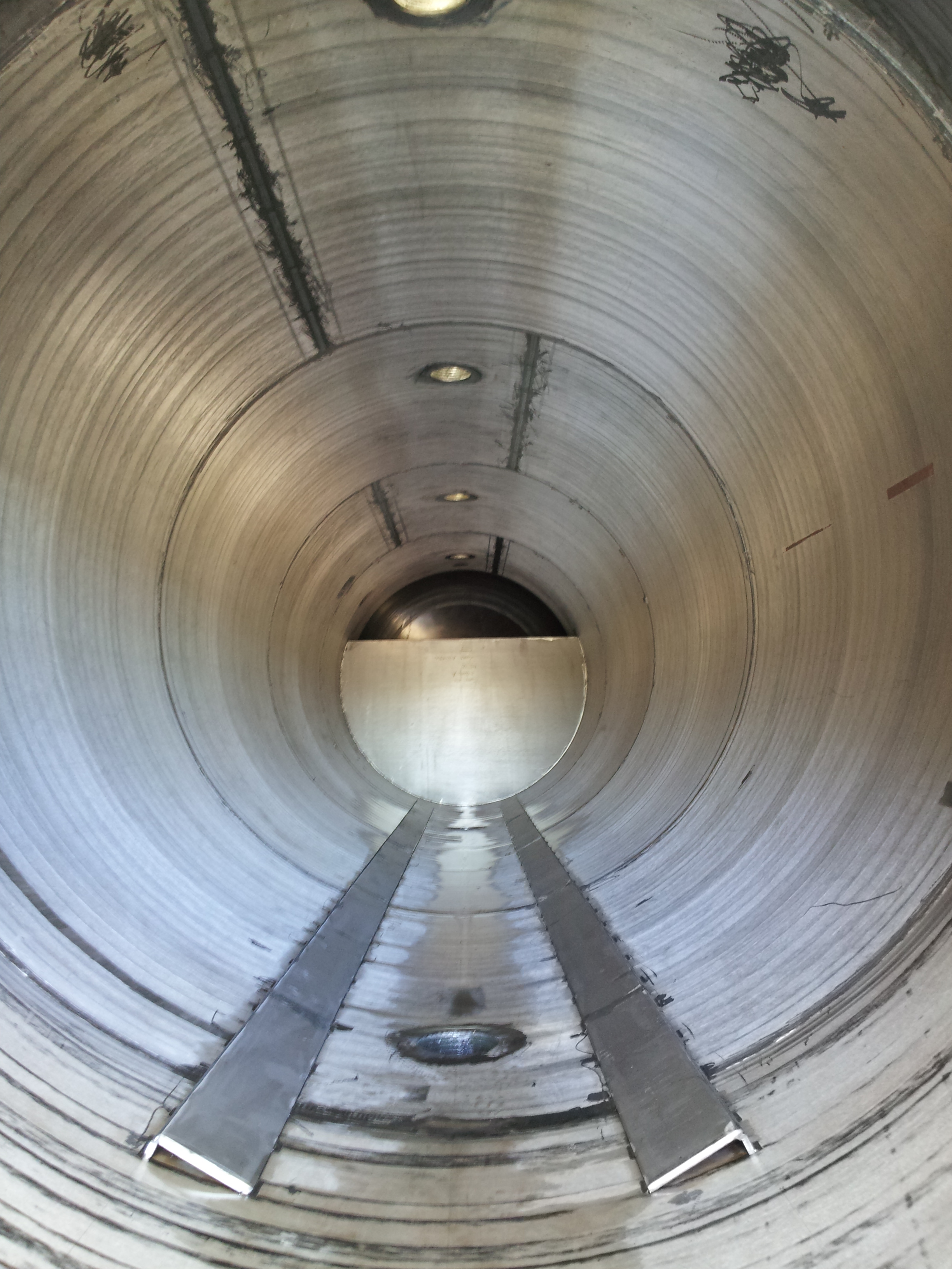 INTERNO-DEL-SERBATOIO-DOPO-IL-DECAPAGGIO
